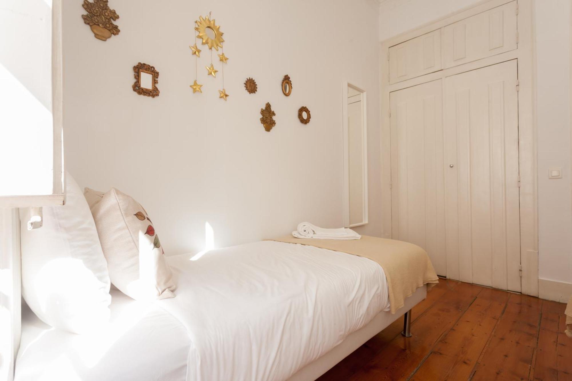 Tejo Vintage Three-Bedroom Apartment - By Lu Holidays Lisbon Exterior photo