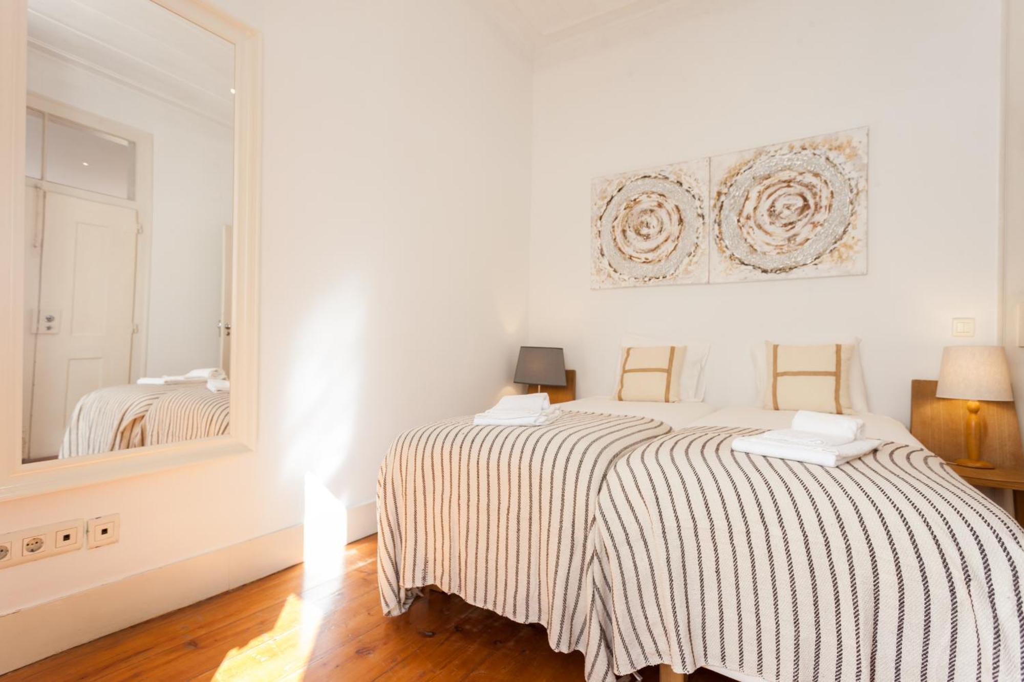 Tejo Vintage Three-Bedroom Apartment - By Lu Holidays Lisbon Exterior photo
